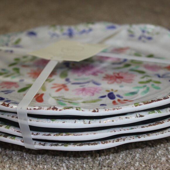 Bungalow No 10 Flower Rustic Dinner Plate Set 4 Scalloped Melamine Blue Red NWT - Picture 5 of 7